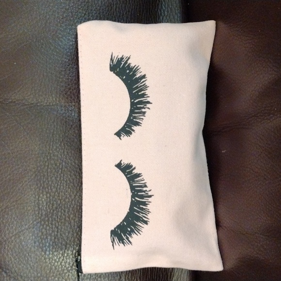 Eyelash Makeup Pouch with Goodies - Picture 1 of 14